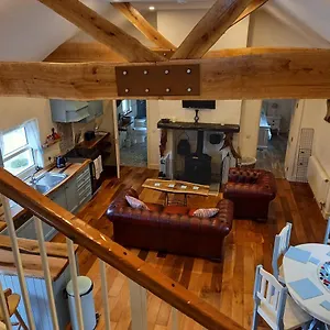 https://marys-bespoke-cottage.hotel-killarney.com