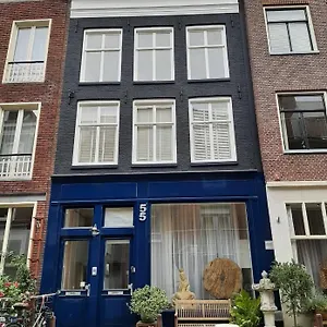 Lily Apartment