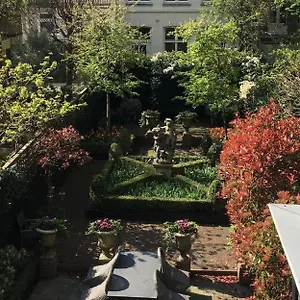 Dutch Masters Short Apartment